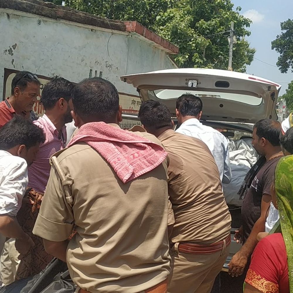 महराजगंज में युवक का शव फंदे से मिला:घर के कमरे में मिला, आसपास के लोगों से पूछताछ