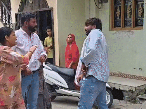 जेई की लव स्टोरी या ब्लैकमेलिंग की कहानी?:महिला बोली- कुंवारा बताकर लव-मैरिज की, तीसरी के साथ रह रहे; अधिकारी बोले-हर कहीं पीछे आती है