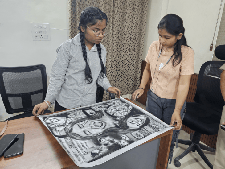 पोस्टरों के जरिए बच्चों ने दिया साइबर सुरक्षा संदेश:विजेता सम्मानित; मंदसौर में सेफ क्लिक 2.0 अभियान में जागरूकता रथ रवाना