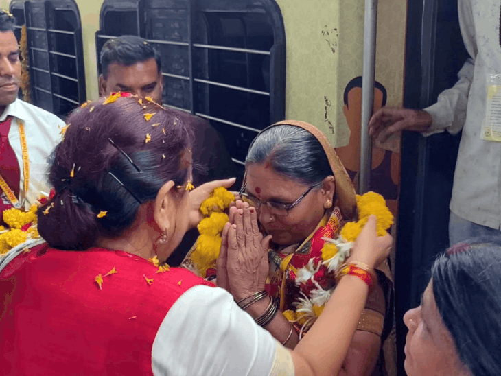 बुरहानपुर से 191 बुजुर्ग वैष्णो देवी यात्रा पर रवाना:मुख्यमंत्री तीर्थ दर्शन योजना के तहत 8 जुलाई तक निःशुल्क दर्शन करेंगे