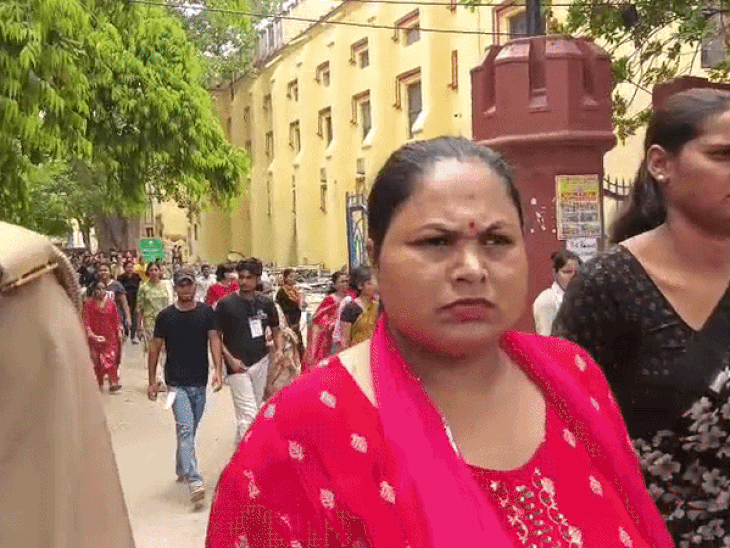 आगरा में 44,979 अभ्यर्थियों ने दी UPTET की परीक्षा:तीन दिनों में 5,533 परीक्षार्थी नहीं हुए शामिल, इजी टू मॉडरेट रहा पेपर