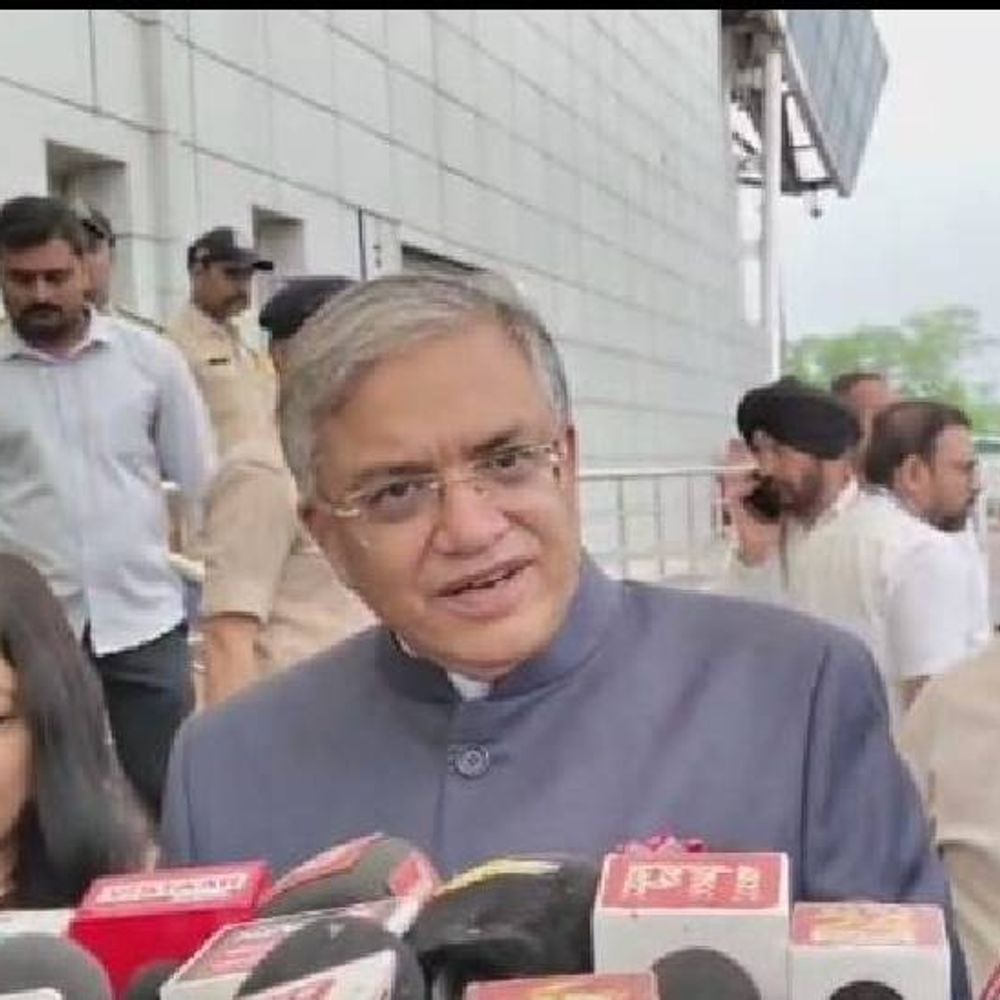 मुख्य निर्वाचन आयुक्त ज्ञानेश कुमार इंदौर पहुंचे:  बोले- लोकतंत्र की मजबूत नींव हैं बीएलओ, SAR में मध्य प्रदेश ने किया उत्कृष्ट कार्य – Indore News