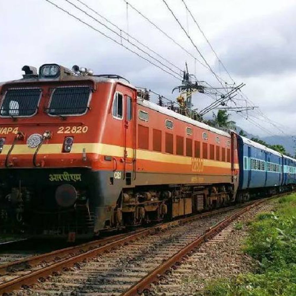 पूर्व मध्य रेल को दिसंबर तक नए डिजाइन वाली ट्रेन:पैसेंजर ट्रेन की बोगी में यात्रियों को मोबाइल चार्जिंग की सुविधा मिलेगी