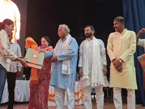 शिक्षा मंत्री बोले- अंग्रेजी मीडियम स्कूल बंद नहीं होंगे:इस संबंध में फैलाई जा रही बातें पूरी तरह निराधार, जर्जर भवन सुधारे जा रहे
