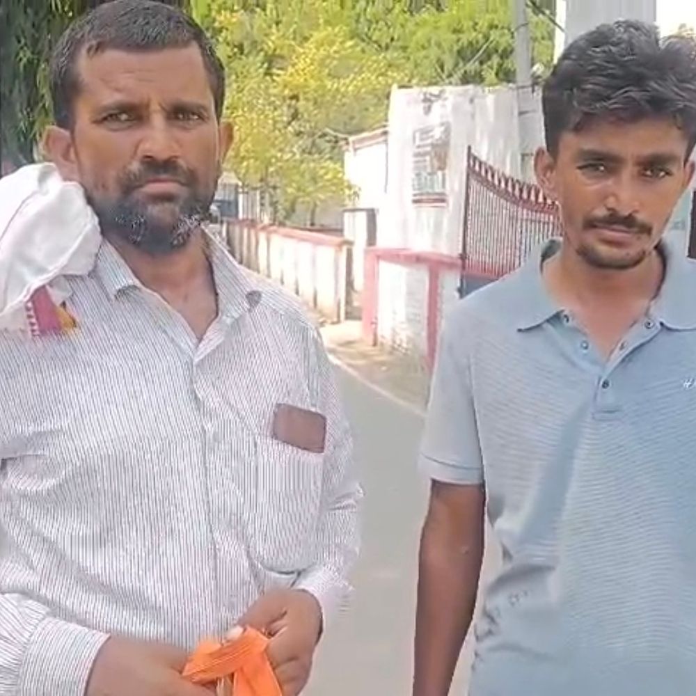 चौकी इंचार्ज पर 30 हजार रुपए वसूली का आरोप:मुगलसराय में किसानों को फर्जी केस में फंसाने की धमकी, एसपी ने कहा- कार्रवाई होगी