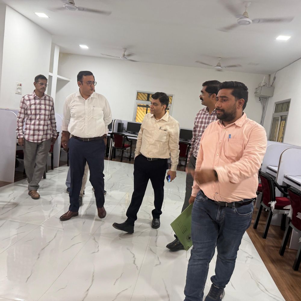 नीति आयोग के सहयोग से बहराइच पुस्तकालय डिजिटल हुआ:केंद्रीय प्रभारी अधिकारी ने अपग्रेडेशन कार्य का निरीक्षण किया