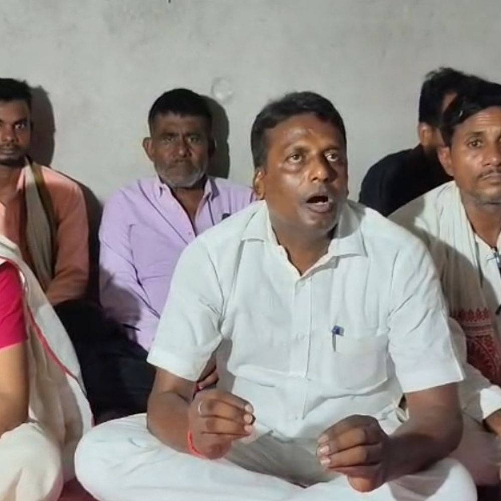 बक्सर में रेलवे गुमटी खोलने की मांग तेज:5 दिन का अल्टीमेटम, कार्रवाई नहीं हुई तो चक्का जाम और धरना