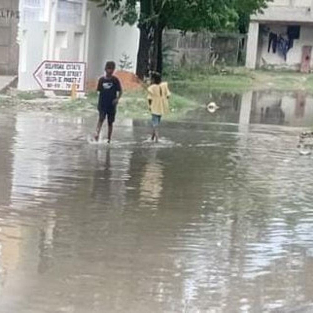 ग्रेटर नोएडा में हुई जोरदार बारिश:मौसम सुहाना हुआ, तापमान में आई गिरावट