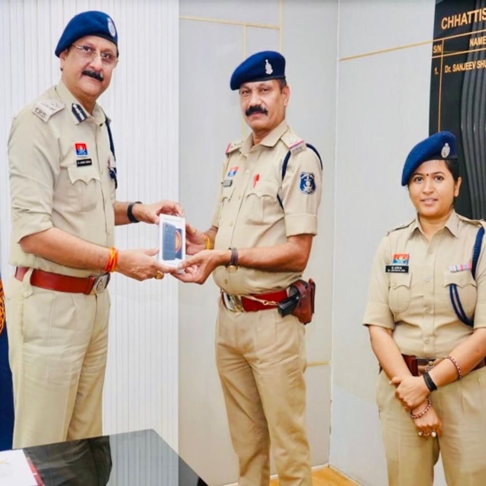 रायपुर में क्राइम इन्वेस्टिगेशन होगा डिजिटल:308 विवेचकों को कमिश्नर ने दिए स्मार्टफोन, मौके पर जुटेंगे ई-साक्ष्य;जांच होगी तेज