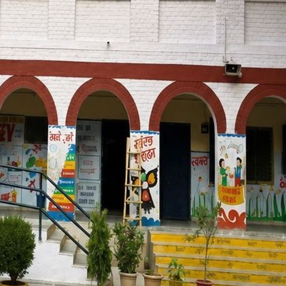 मिशन कायाकल्प से बदल रही सरकारी स्कूलों की तस्वीर:आधुनिक सुविधाओं पर सरकार का जोर; वॉटरप्रूफिंग और सौंदर्यीकरण के कार्य तेज