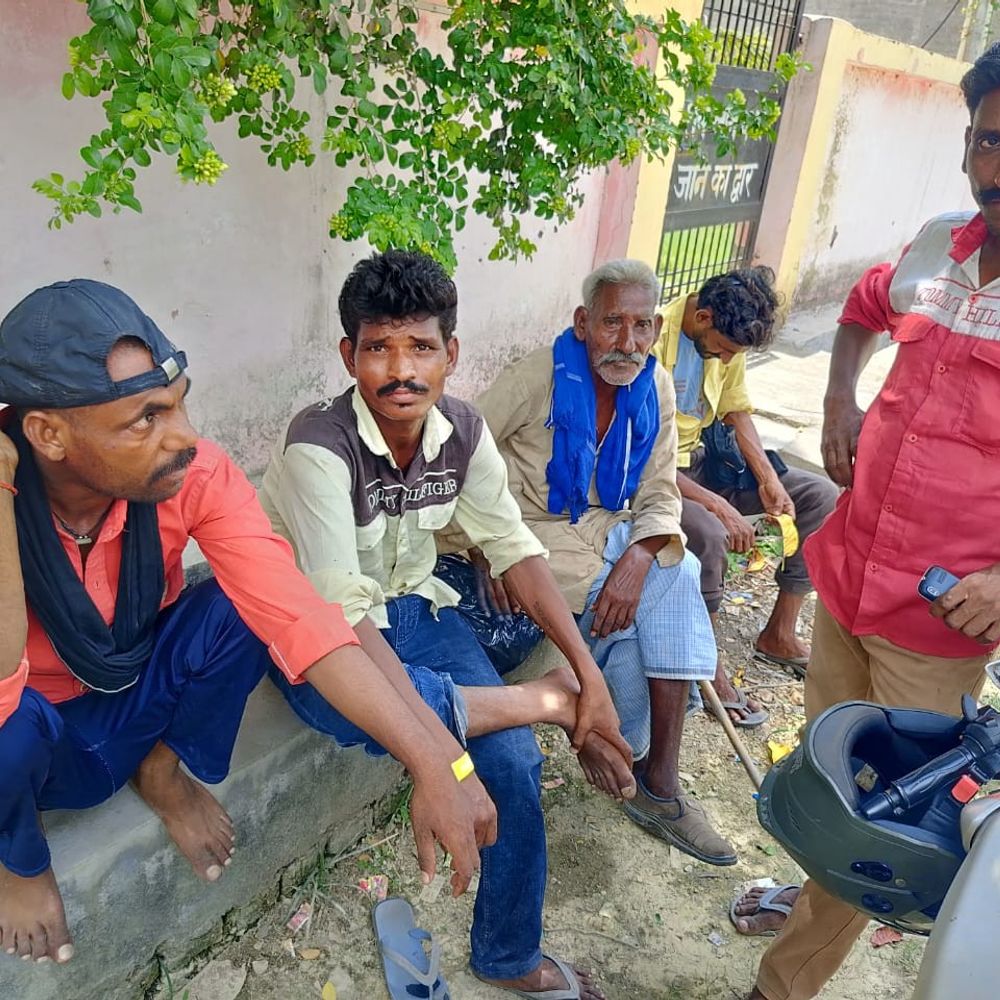 हरदोई में रेलवे ट्रैक पर मिला सूप कारोबारी का शव:पास में पड़ी थी साइकिल; रविवार से घर से लापता था, पुलिस जांच में जुटी
