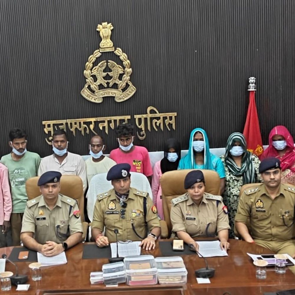 मुजफ्फरनगर में धर्मांतरण कैंप पर पुलिस का छापा:5 महिलाओं समेत 12 गिरफ्तार, मुफ्त मकान और शादी में मदद का लालच देने का आरोप