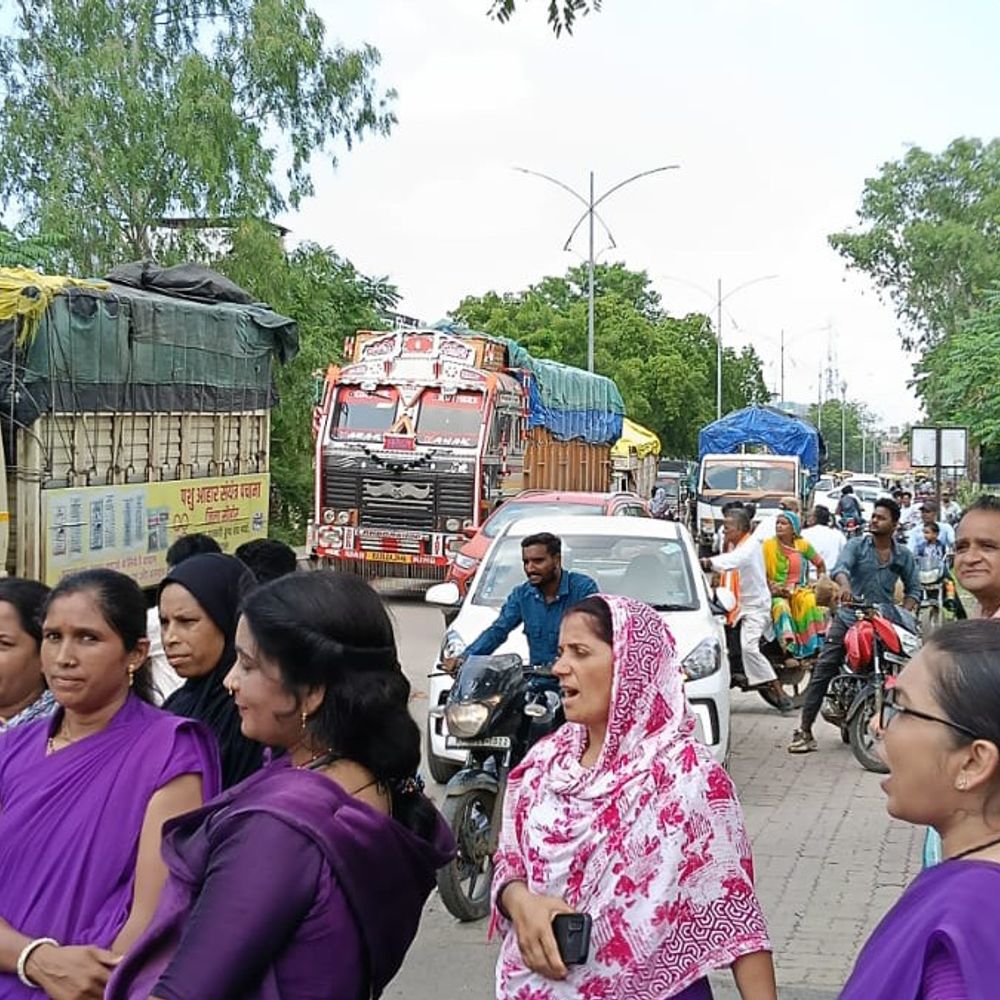 सीहोर में आशा कार्यकर्ताओं ने किया चक्का जाम:  मानदेय और पेंडिंग सैलरी की मांगों को लेकर किया प्रदर्शन – Sehore News