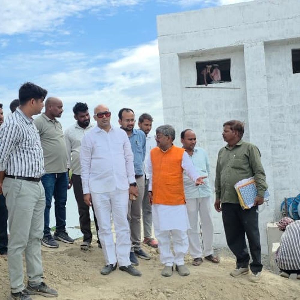 अयोध्या में पंपिंग हाउस का विधायक ने किया निरीक्षण:बोले- समय पर पूरा करें काम, 3 हजार किसानों को मिलेगा फायदा