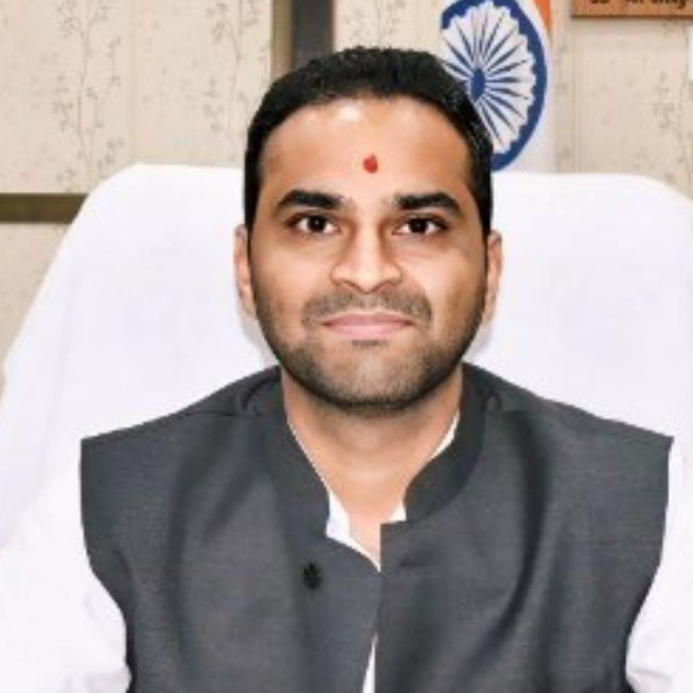 देवरिया में आईजीआरएस शिकायतों के निस्तारण में लापरवाही:चार नगर पंचायतों के ईओ को नोटिस, डीएम बोले- शिकायतों का समाधान पहले हो