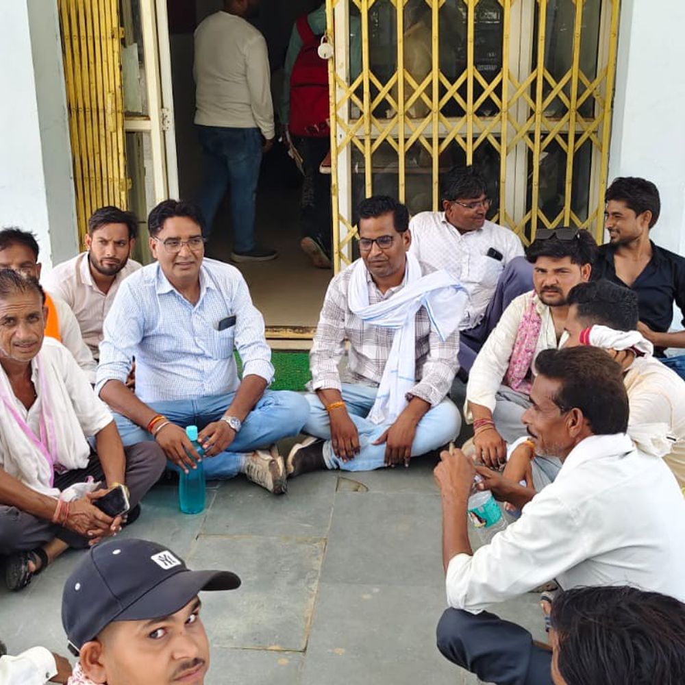 श्योपुर में किसानों ने घेरा बिजली कार्यालय:  40 दिन से कृषि पंपों की बिजली ठप; अधिकारियों ने दिए आपूर्ति बहाली के निर्देश – Sheopur News