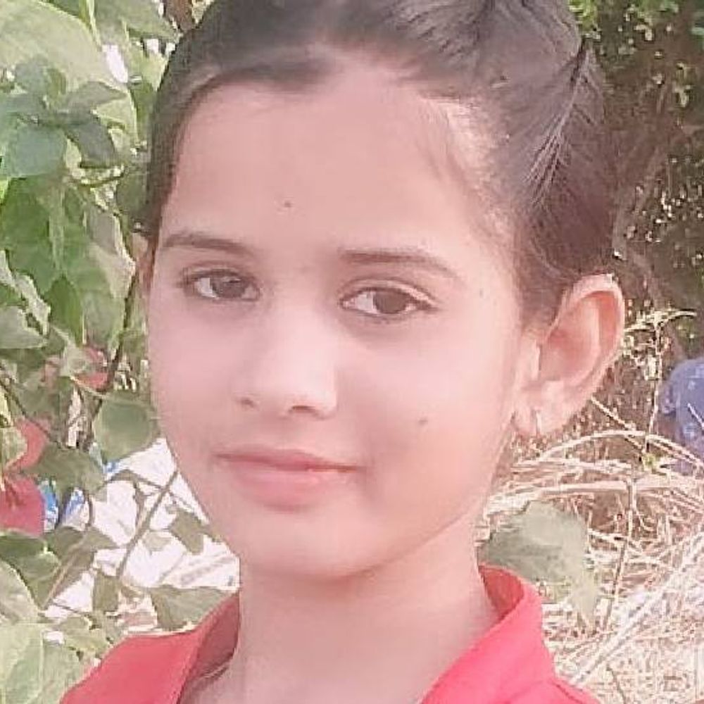 जहरीले सांप के डसने से बर्थ-डे गर्ल की मौत:परिवार के साथ काटा था केट, सोते समय पैर के अंगूठे में डसा, झांसी में दम तोड़ा