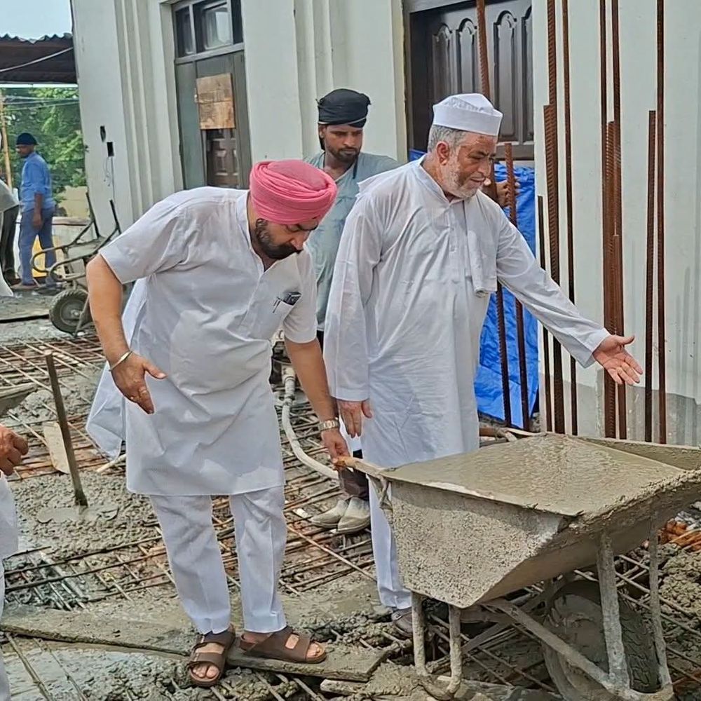 मुस्लिम समाज ने गुरुद्वारे के निर्माण में की कार सेवा:सहारनपुर में 12 साल पुराने जमीन विवाद को बातचीत कर सुलझाया