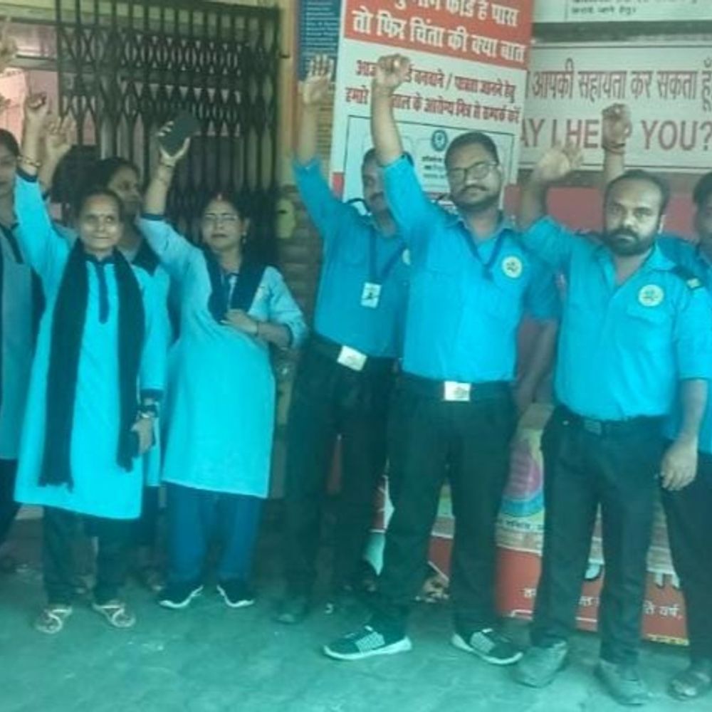 लखनऊ के रानी लक्ष्मीबाई अस्पताल में सुरक्षाकर्मियों का हंगामा:तीन महीने से वेतन न मिलने से काम किया ठप,व्यवस्था चरमराई