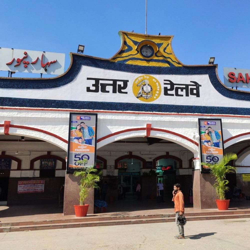 सहारनपुर में चलती ट्रेन में महिला डॉक्टर का मोबाइल चोरी:गरीब रथ एक्सप्रेस में जम्मूतवी से लौट रही थीं, लुधियाना के पास हुई वारदात