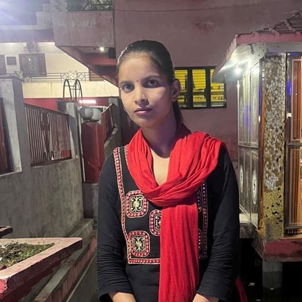 बरेली में ट्रक ने कार को मारी टक्कर:जन्मदिन से लौट रही महिला की मौत, बेटा-बहन घायल