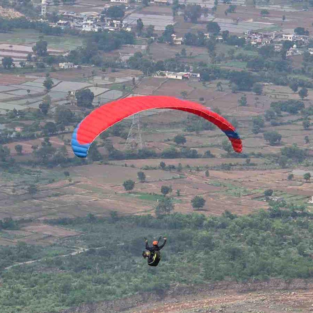 नालागढ़ में एडवेंचर टूरिज्म को लगेंगे पंख:सोलन के पहले अधिकृत पैराग्लाइडिंग स्थल का तकनीकी परीक्षण सफल, खुलेंगे रोजगार के द्वार