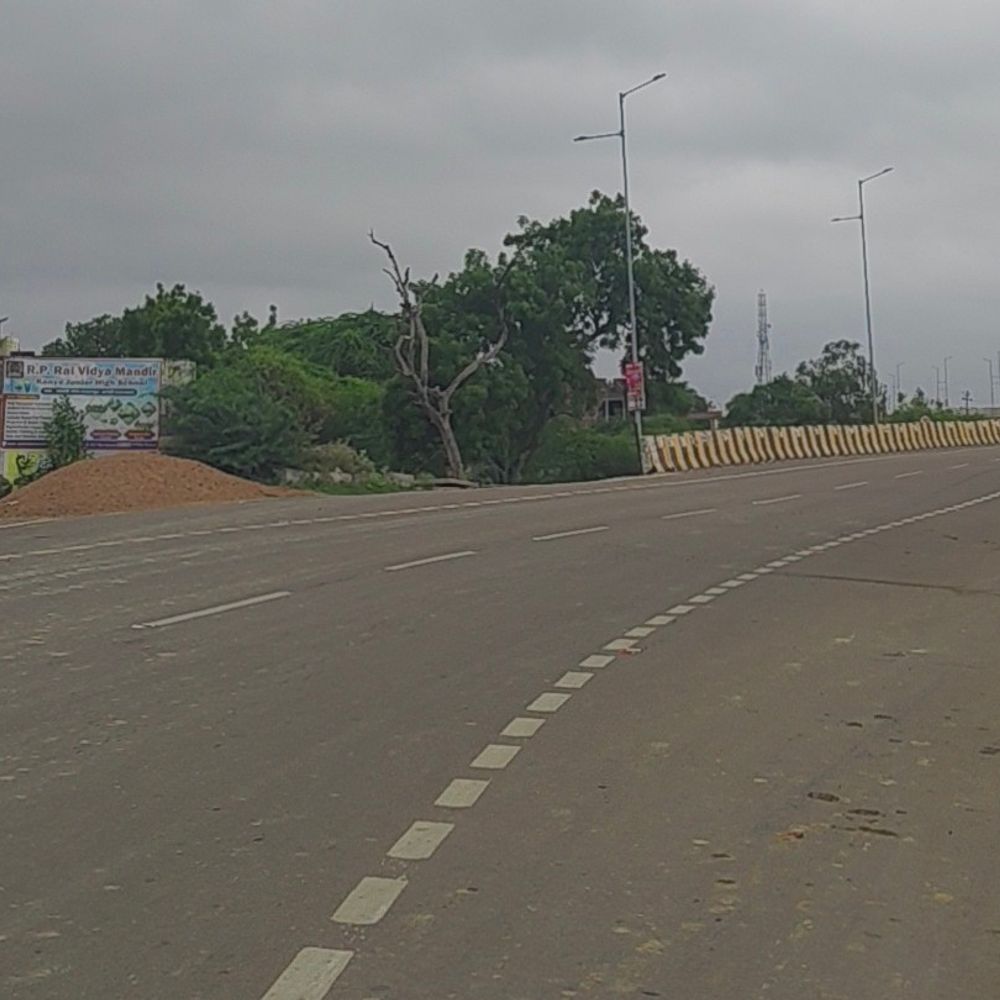 अमेठी में सुबह से आसमान मे छाए काले बादल:मौसम बदलने से तापमान 10 डिग्री गिरा, 22 किमी/घंटें की रफ्तार से चल रहीं हवाएं