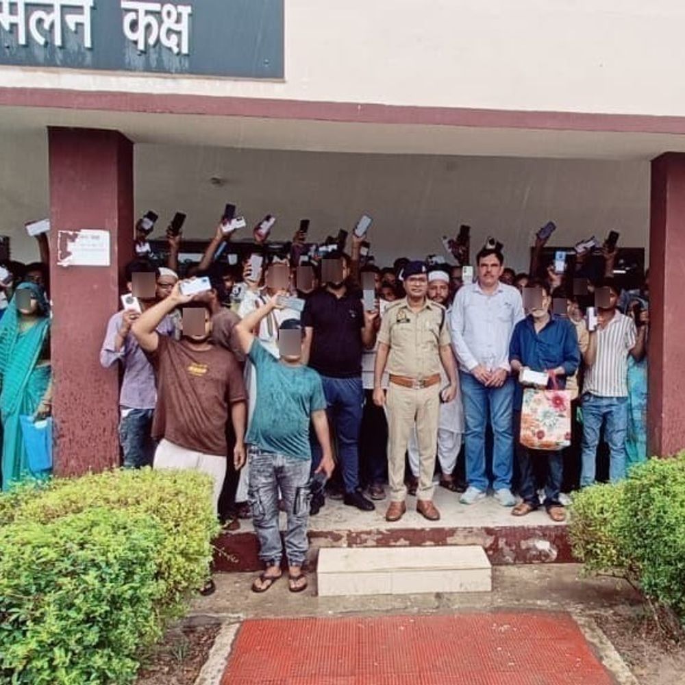 बुलंदशहर में 176 खोए मोबाइल बरामद:45 लाख रुपये के फोन मालिकों को लौटाए, CEIR पोर्टल मददगार