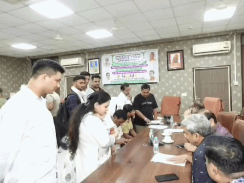संभव कार्यक्रम में पहुंचीं 33 शिकायतें, कई का निस्तारण:मीटर, बिलिंग, पीडी से जुड़े मामले पहुंचे, अफसरों ने खुद की उपभोक्ताओं की सुनवाई