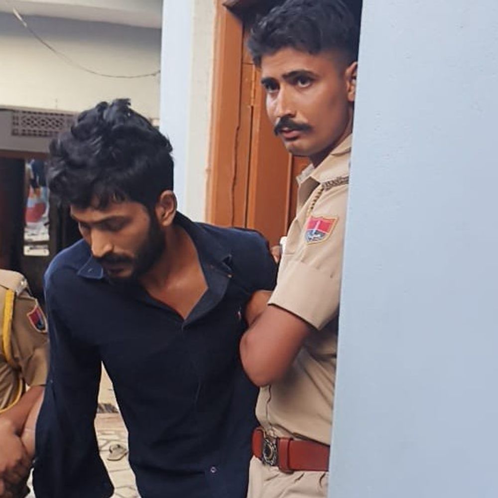 बुजुर्ग महिला की हत्या कर लूटा था सोने का मादलिया:कानोड़ थाना पुलिस ने आरोपी को किया गिरफ्तार, अब चाकू और मादलिया बरादमद करेगी पुलिस