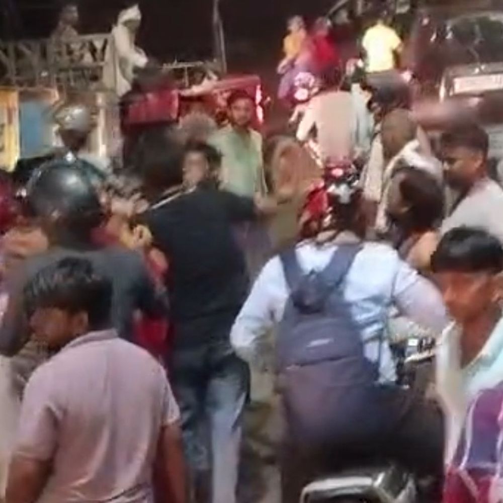 ओवरटेक विवाद में इको चालक से मारपीट:वैगनआर सवार ने परिजनों संग पीटा, यातायात बाधित हुआ