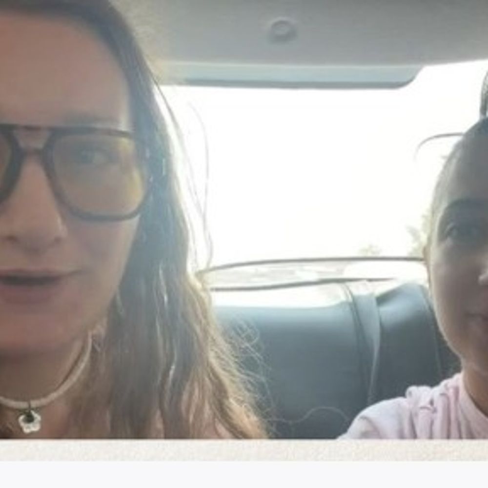 फ्रांसीसी पर्यटक से 50 यूरो की ठगी, चालक गिरफ्तार:ताजमहल घूमने आईं विदेशी महिलाओं से फ्लाइट लेट होने का बहाना बनाकर की वसूली