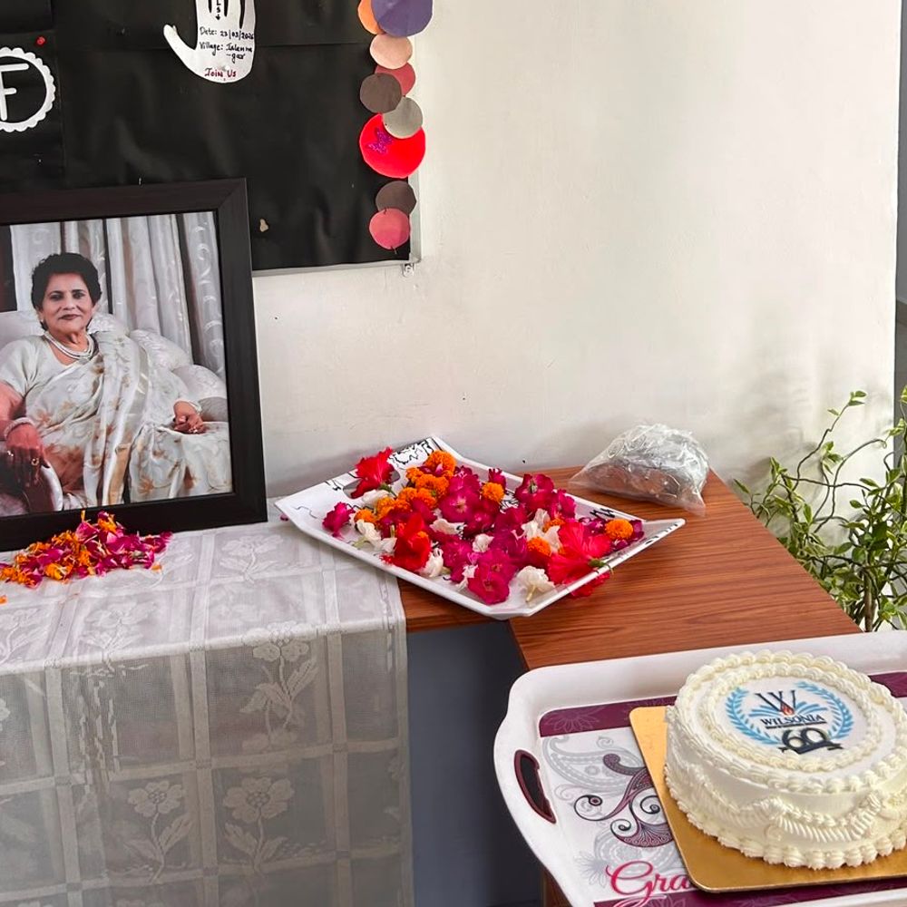 मुरादाबाद में संतराम की जयंती मनाई गई:बिलसोनिया ग्रुप ऑफ एजुकेशन में माल्यार्पण, केक काटकर दी श्रद्धांजलि