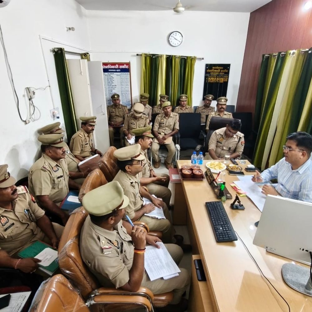 ASP ने सकीट सर्किल के थानों की समीक्षा की:लंबित विवेचनाओं और टॉप-10 अपराधियों पर दिए सख्त निर्देश