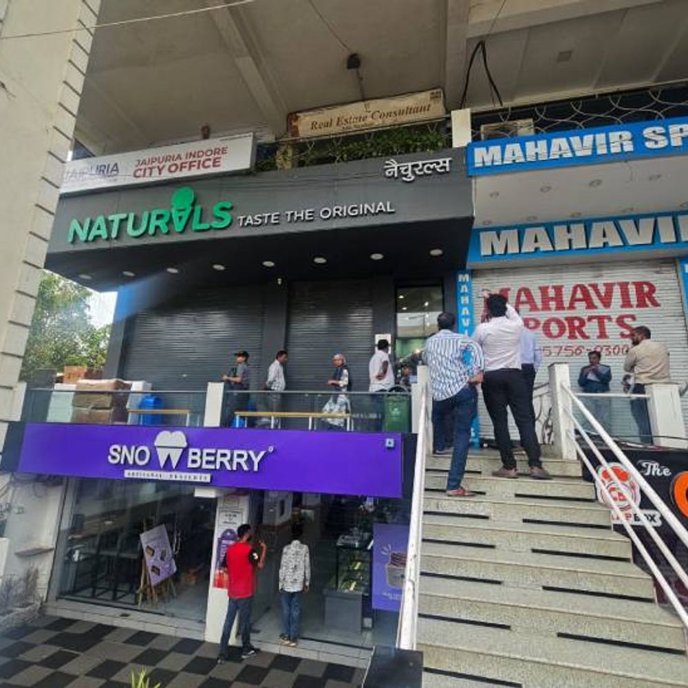 इंदौर में एक्शन मोड में नगर निगम:आग की घटनाओं को रोकने के लिए जारी कार्रवाई, कई संस्थानों को किया सील