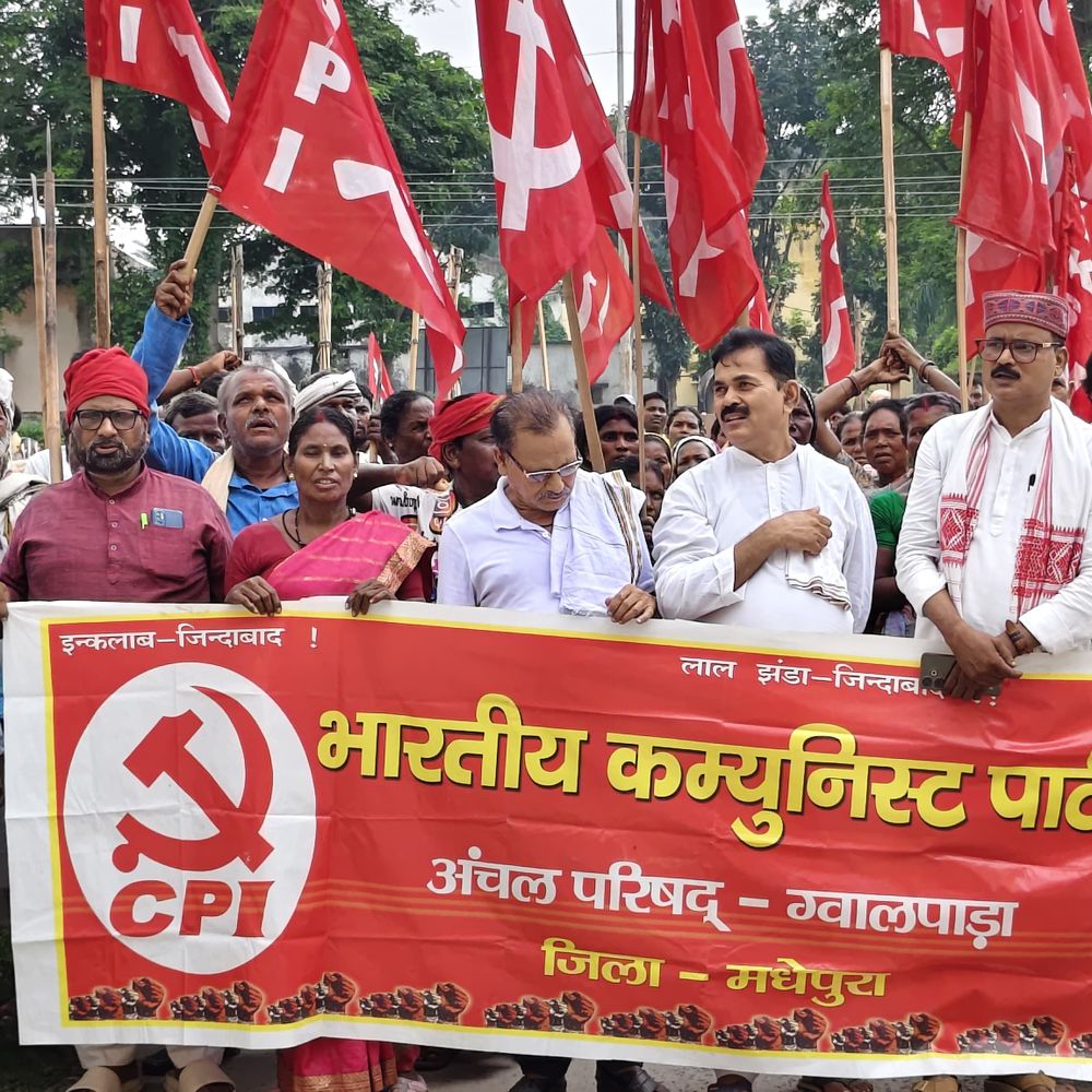 मधेपुरा में भाकपा का विरोध प्रदर्शन:भूमिहीनों, आदिवासियों के हक में 9 सूत्री मांग पत्र सौंपा; आंदोलन का अल्टीमेटम