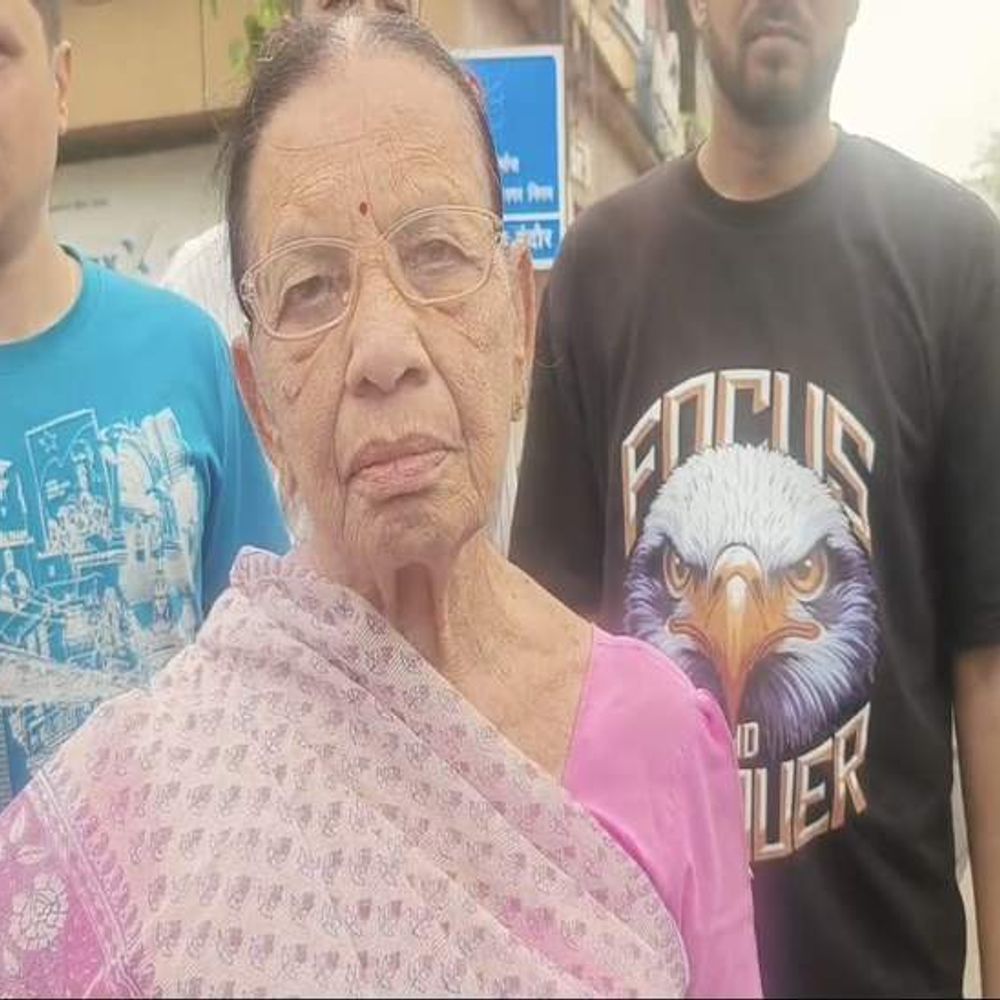 इंदौर में जैन मंदिर जा रही महिला से चेन लूटी:पीछा करने वालों को हथियार दिखाकर भागे बदमाश, सीसीटीवी फुटेज खंगाल रही पुलिस