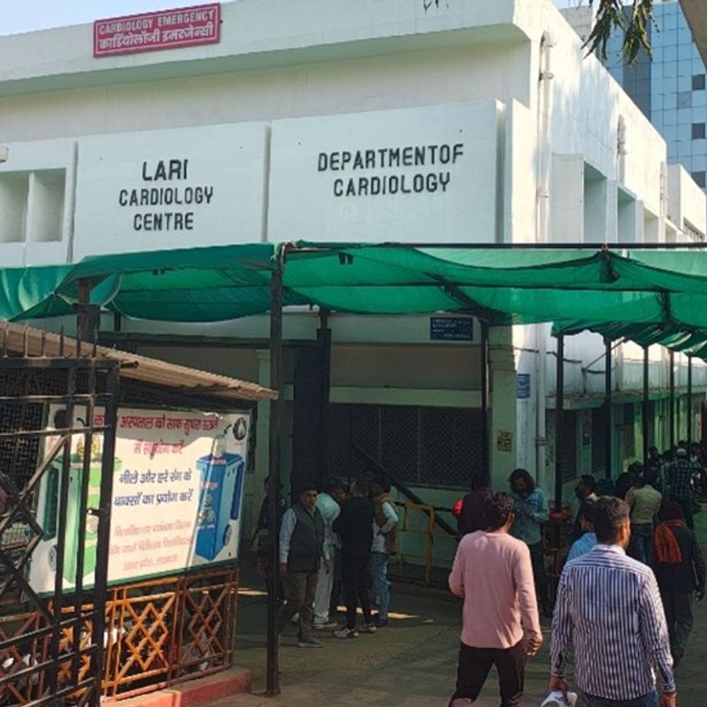 KGMU की OPD में दलालों पर बड़ी कार्रवाई:लारी कार्डियोलॉजी में छापेमारी, दो संदिग्ध दलाल पकड़े गए