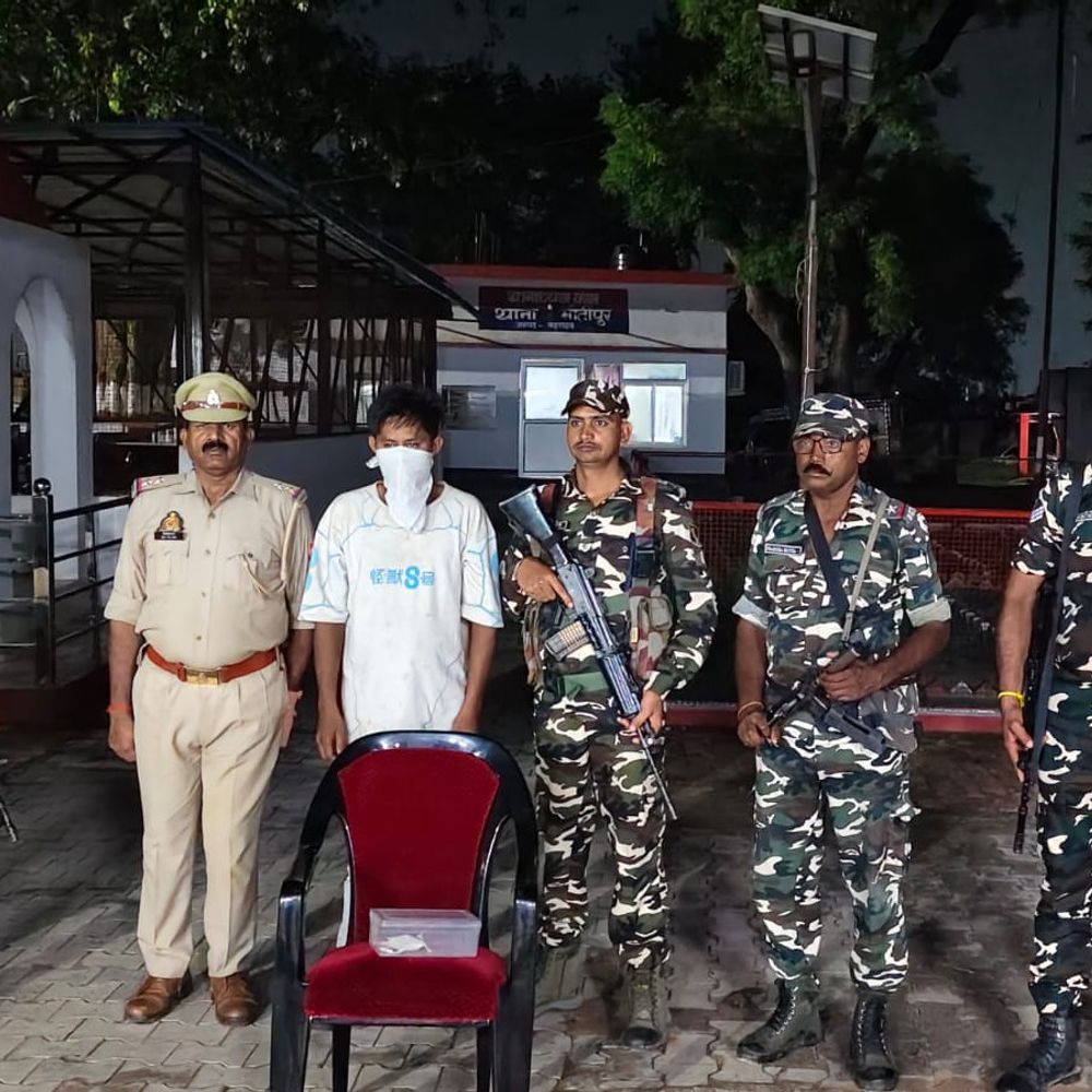 भारत-नेपाल सीमा पर नेपाली युवक गिरफ्तार:सीमा पर चेकिंग के दौरान पकड़ा गया, 15 लाख की स्मैक बरामद