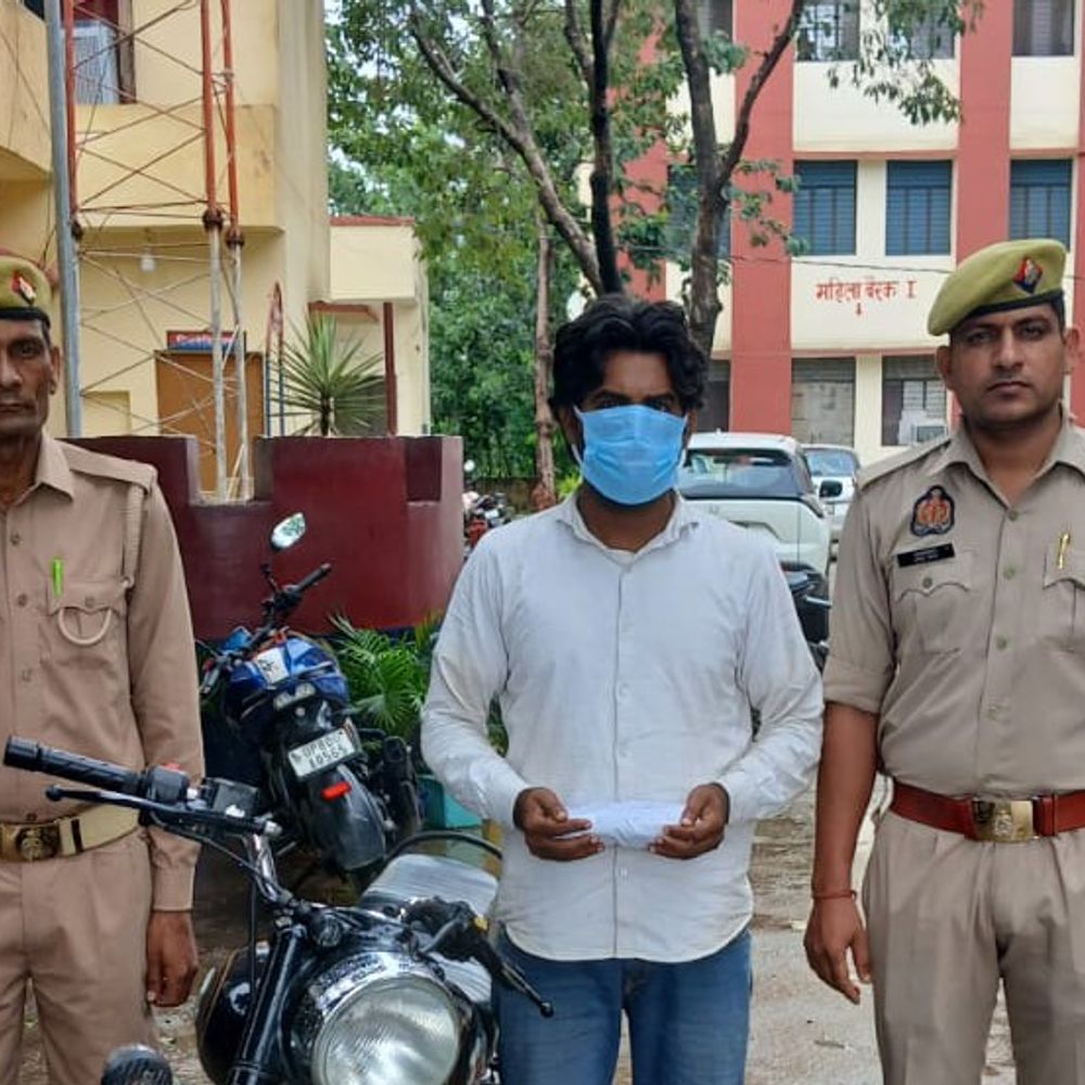 शामली में डेढ़ करोड़ की स्मैक बरामद, तस्कर गिरफ्तार:आरोपी के खिलाफ 18 से अधिक मुकदमे दर्ज, बुलेट भी जब्त