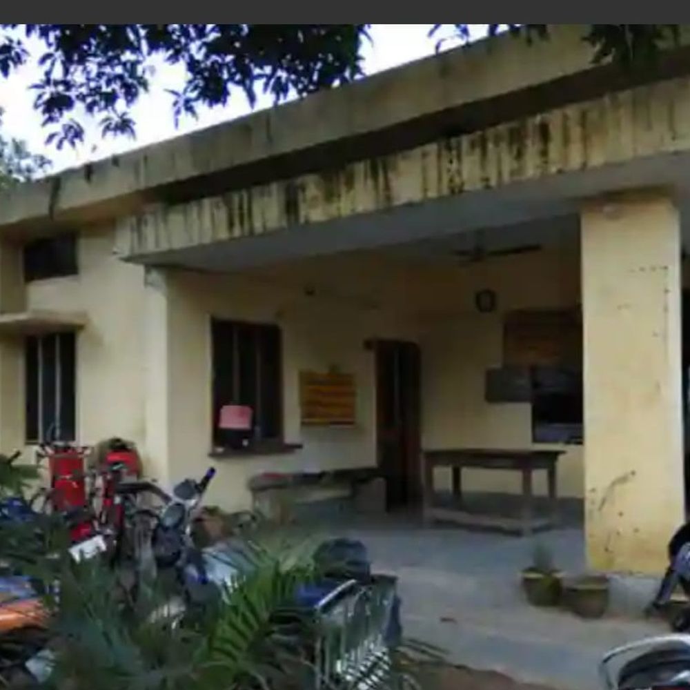 छेड़खानी केस के बाद दफ्तर नहीं पहुंचे अधिशासी अभियंता:सरकारी आवास पर भी लटका ताला, विभाग ने कहा- ऑनलाइन बैठकों में हो रहे शामिल