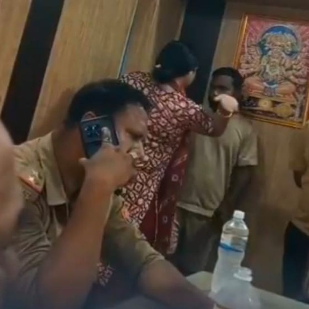 युवक को थप्पड़ मारने पर भाजपा नेत्री की सफाई:भू-माफिया करा रहे हैं 'रेकी, सुल्तानपुर में घर के पास CCTV तक लगाए
