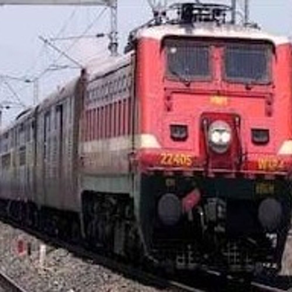 जुलाई तक चलेंगी स्पेशल ट्रेनें, रेलवे ने फेरे बढ़ाए:सूरत, पुणे और दिल्ली रूट की स्पेशल ट्रेनों में भीड़ देख दी राहत
