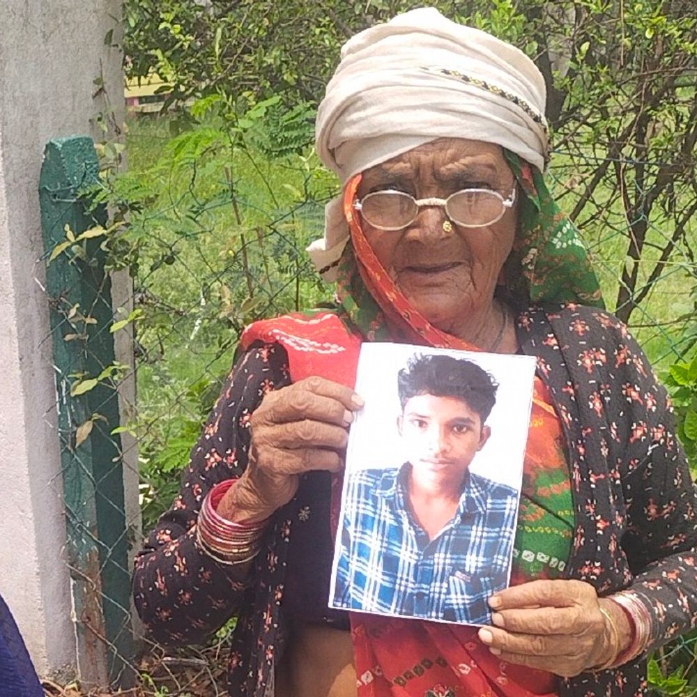 ललितपुर में नाती की तलाश में भटक रही दादी:दो महीने बाद भी नहीं मिला कोई सुराग, पढ़ाई छोड़कर काम करने को बोला था