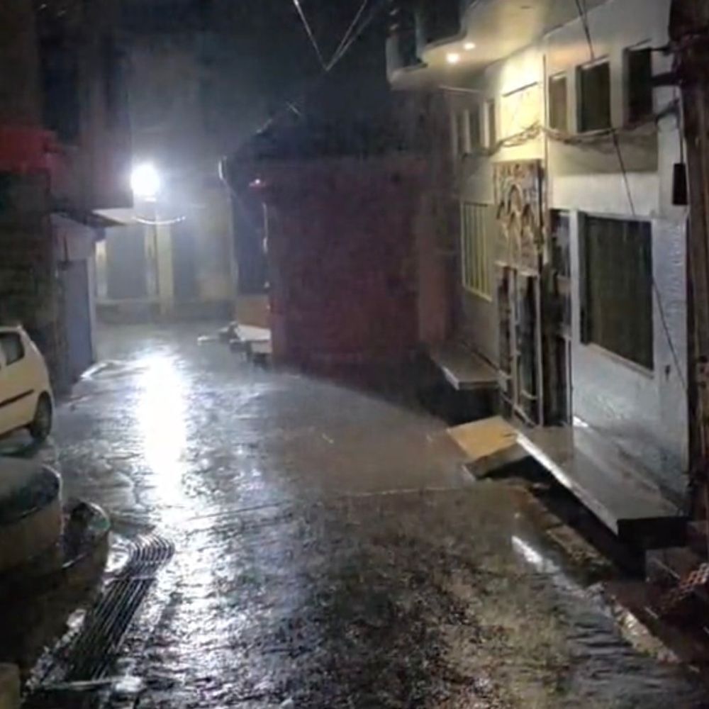संभल में सवा घंटे में 6 मिलीमीटर बारिश दर्ज:पूरे दिन हल्की बारिश का अलर्ट, तापमान में 5 डिग्री की बढ़ोतरी