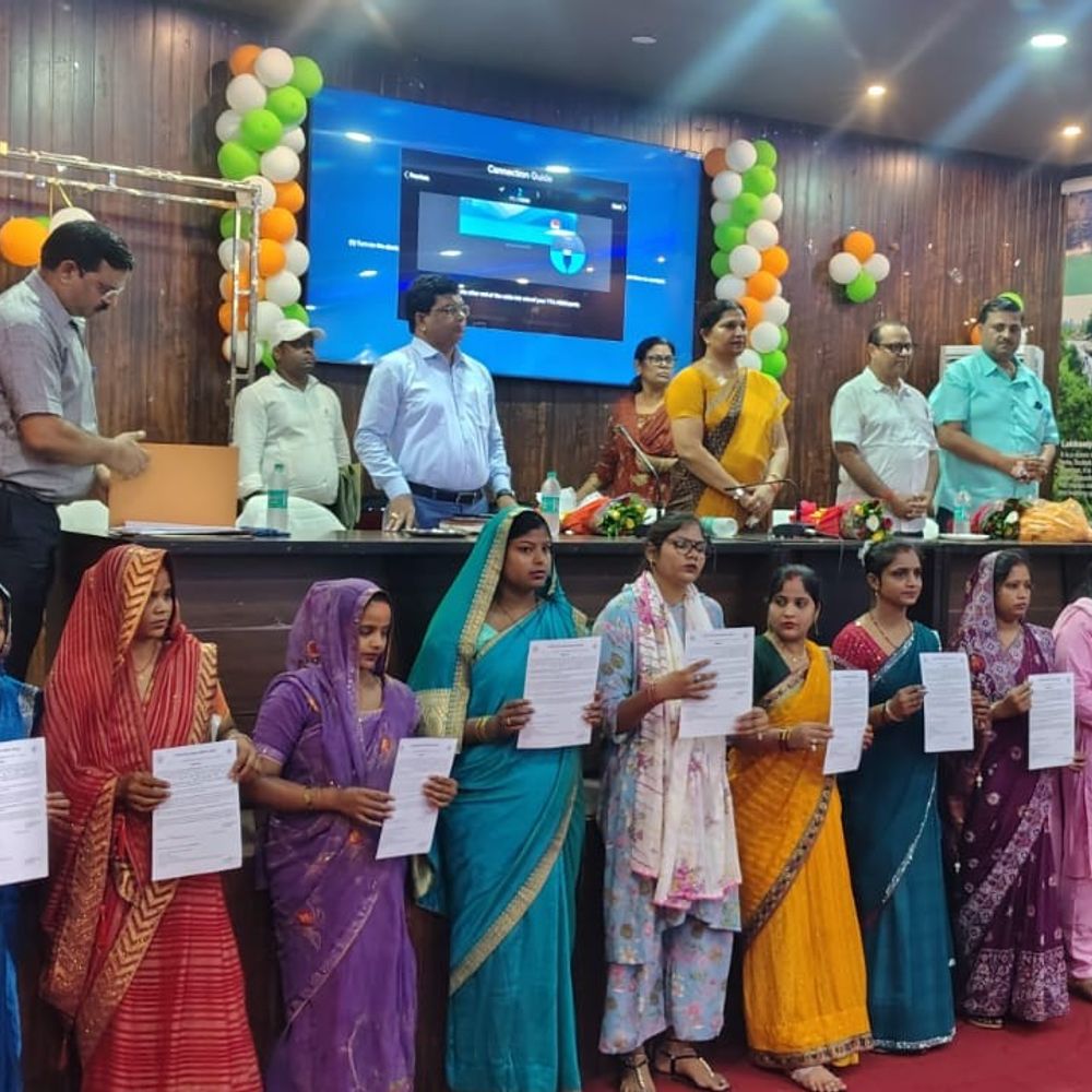 मिर्जापुर में 257 आंगनबाड़ी सहायिकाओं को नियुक्ति पत्र मिला:जिला मुख्यालय और चुनार में कार्यक्रम, जनप्रतिनिधियों ने दी शुभकामनाएं