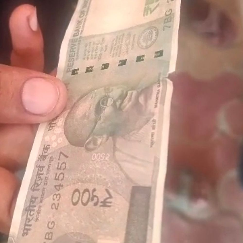 ₹500 के 13 नकली नोटों के साथ युवक पकड़ा गया:दुबग्गा के झाखरबाग चौराहे पर खपा रहा था, सभी के सीरियल नंबर एक जैसे