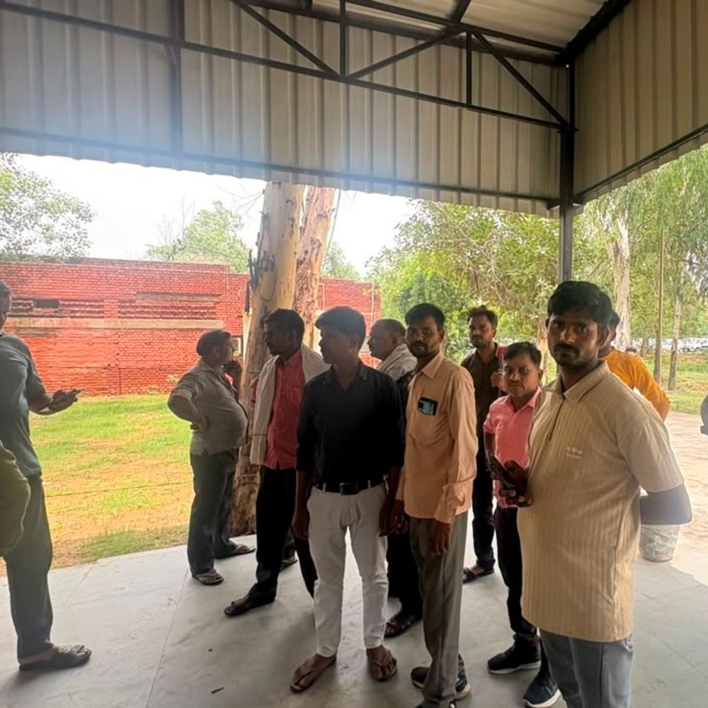 पलवल में छत से गिरकर युवक की मौत:मोबाइल फोन पर बात कर रहा, अचानक फिसला पैर, यूपी का रहने वाला