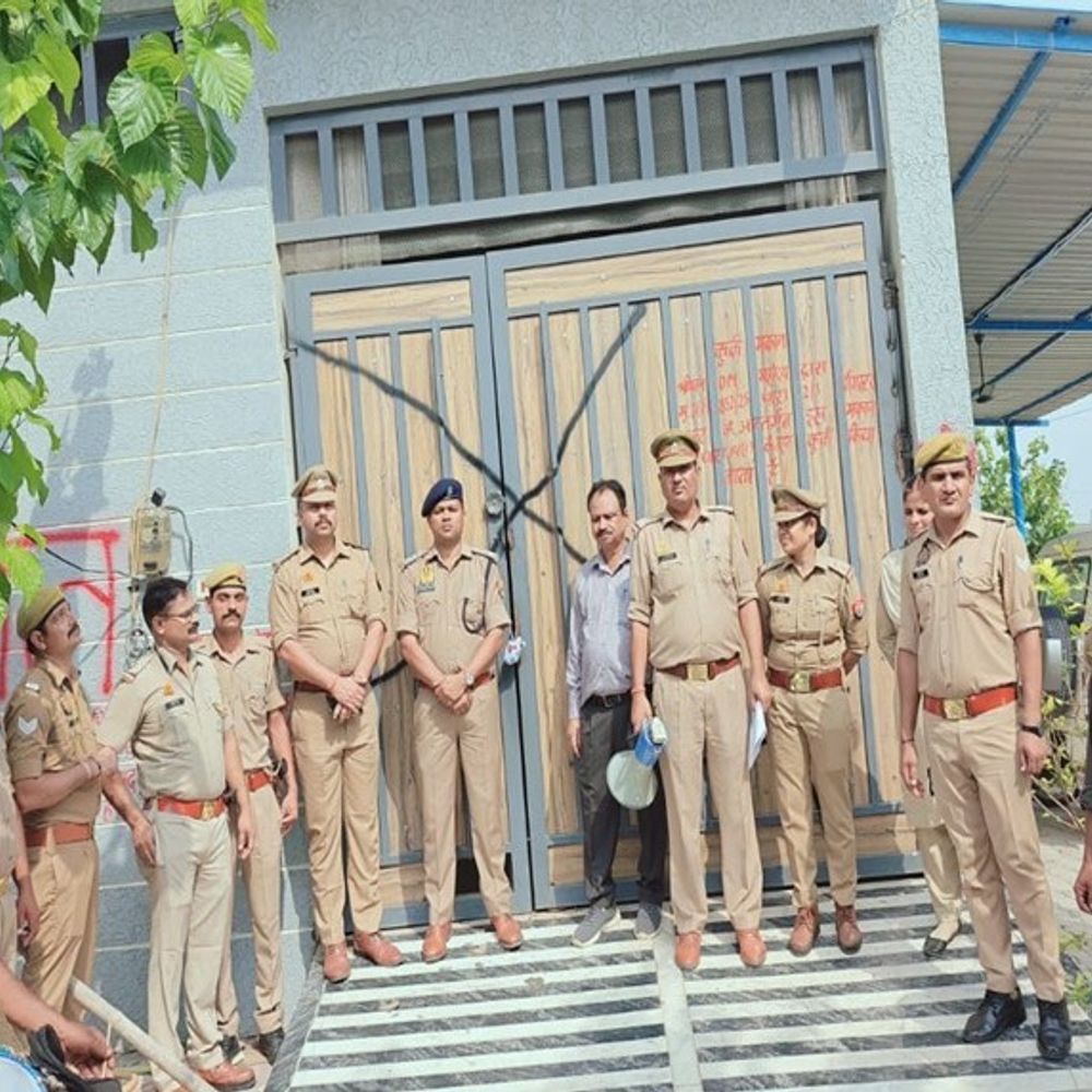 मेरठ में साइबर ठग की संपत्ति कुर्क:गैंगस्टर एक्ट के तहत 2.50 करोड़ रुपये की संपत्ति जब्त