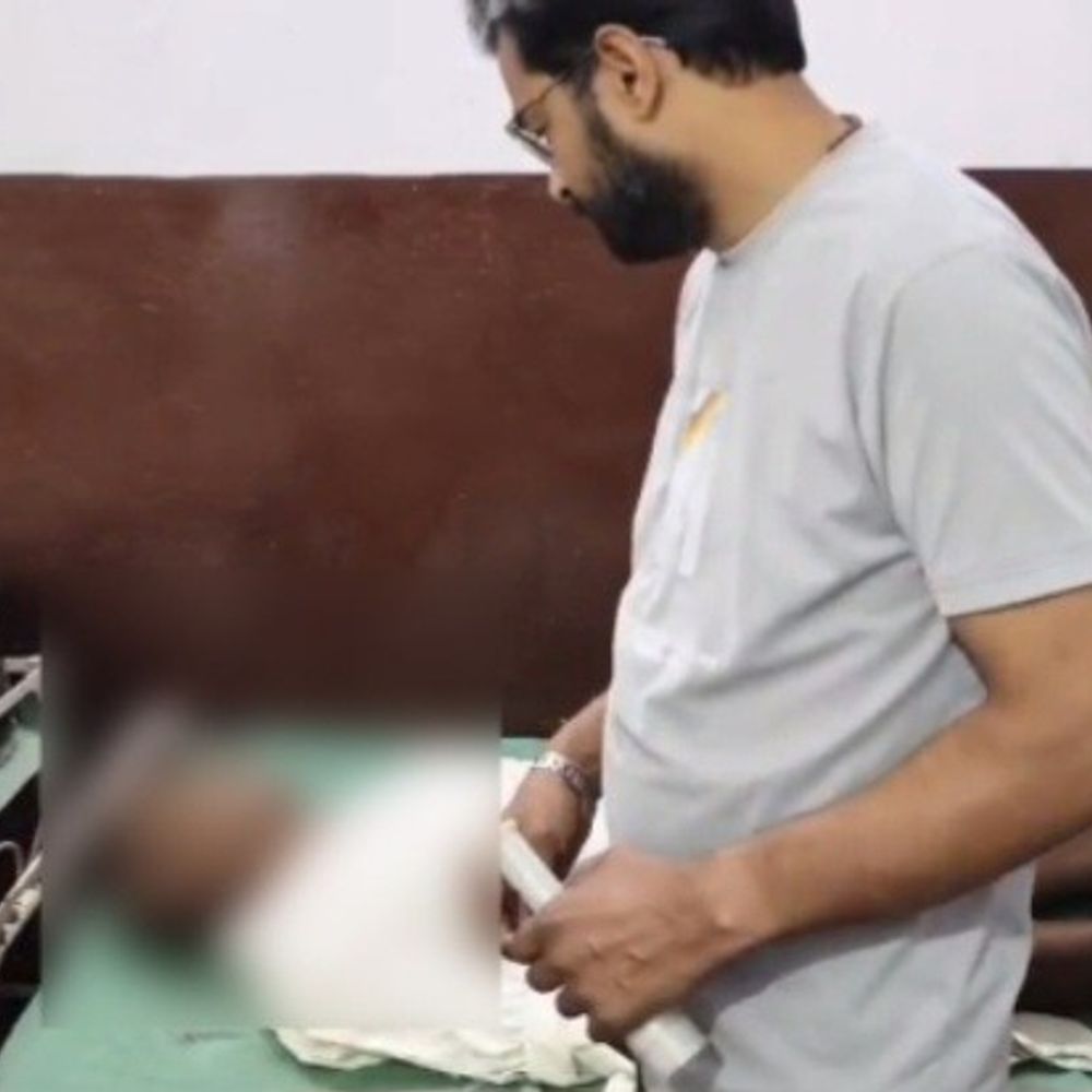 संभल में सांप के काटने से ग्रामीण की मौत:अंधविश्वास के कारण इलाज में की देरी, आंगन में काम करते समय काटा